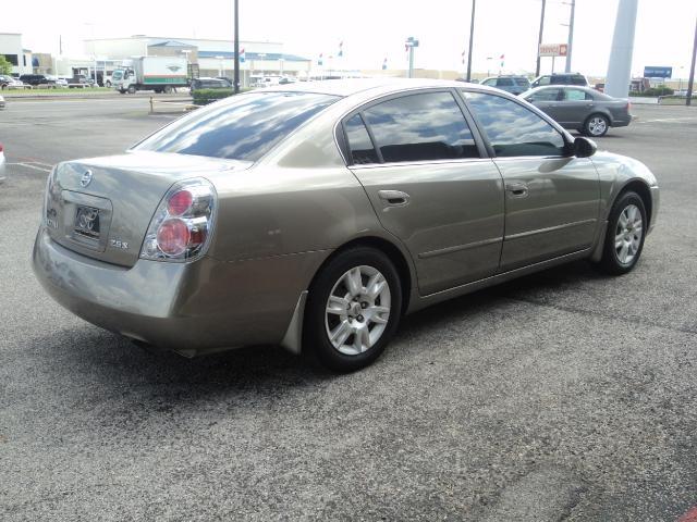 Nissan Altima 2005 photo 2