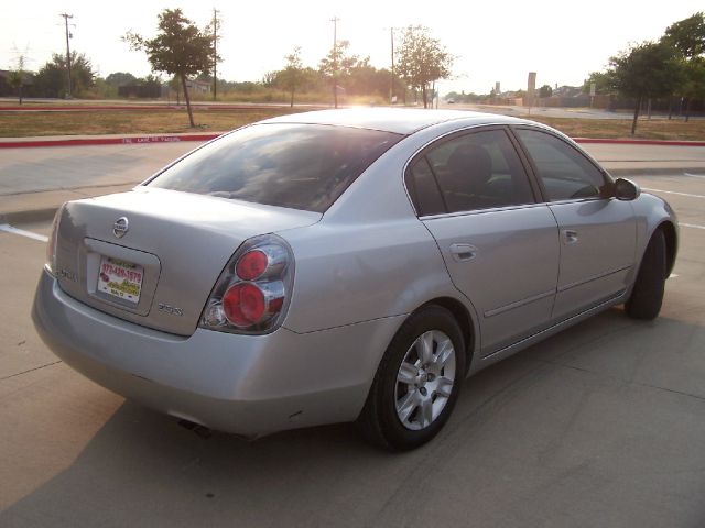 Nissan Altima Pickupslt Quad Cab SWB 4WD 4x4 Truck Sedan