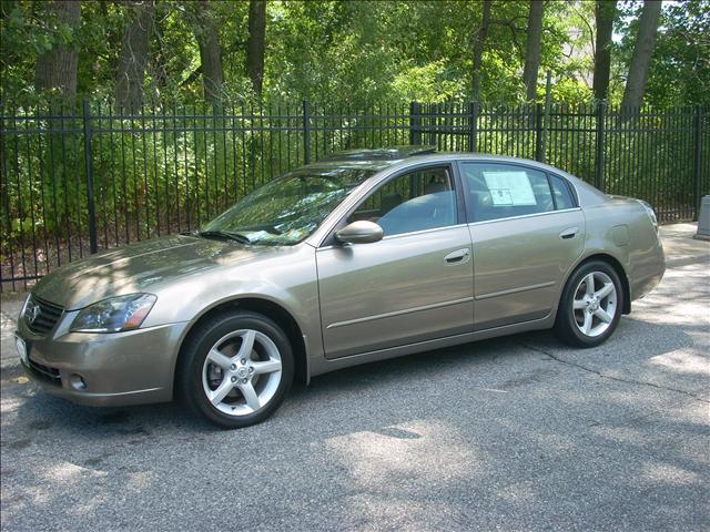 Nissan Altima SE Sedan