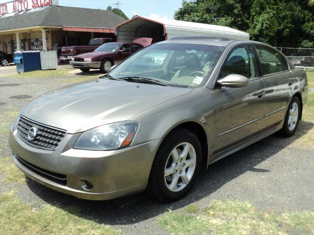 Nissan Altima SLT Quad Cab 2WD Sedan