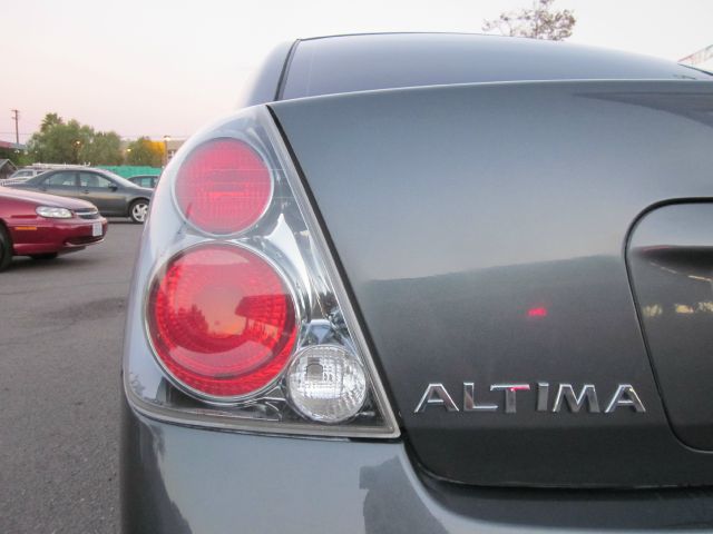 Nissan Altima Pickupslt Quad Cab SWB 4WD 4x4 Truck Sedan