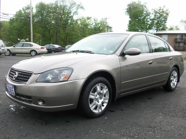 Nissan Altima 2005 photo 2