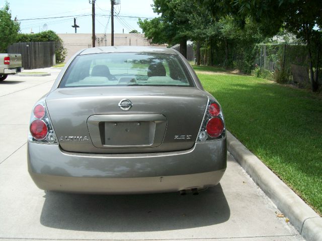 Nissan Altima Pickupslt Quad Cab SWB 4WD 4x4 Truck Sedan