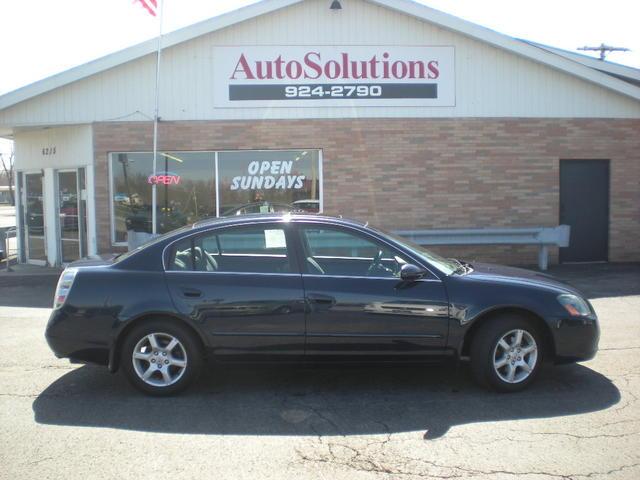 Nissan Altima Pickupslt Quad Cab SWB 4WD 4x4 Truck Sedan