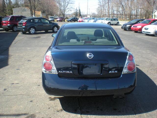 Nissan Altima 2005 photo 2