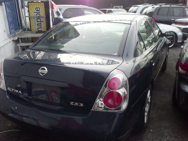 Nissan Altima Pickupslt Quad Cab SWB 4WD 4x4 Truck Sedan