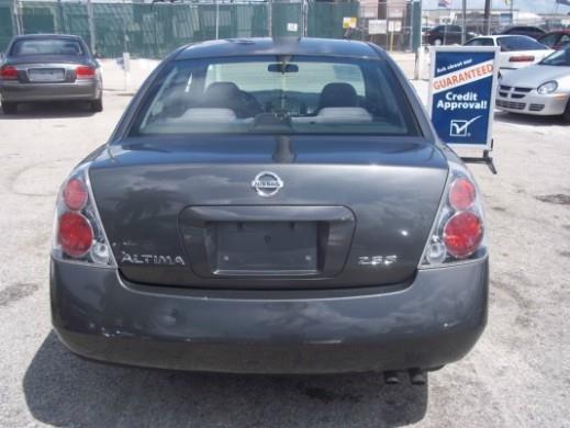 Nissan Altima 2005 photo 2