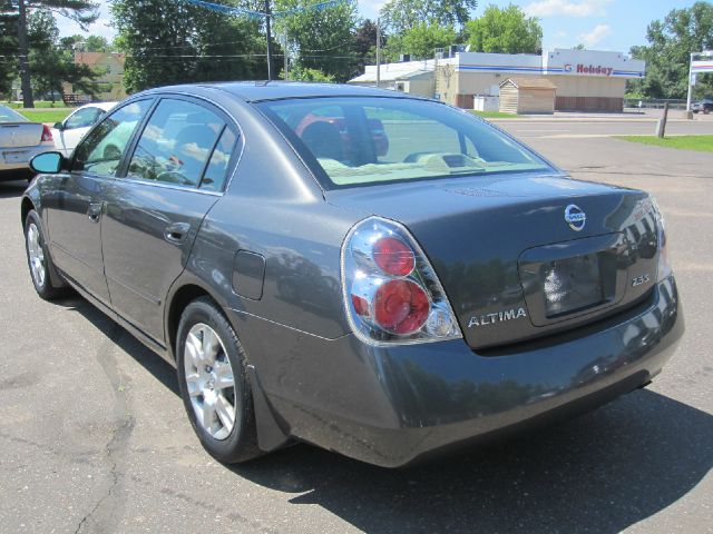 Nissan Altima Pickupslt Quad Cab SWB 4WD 4x4 Truck Sedan