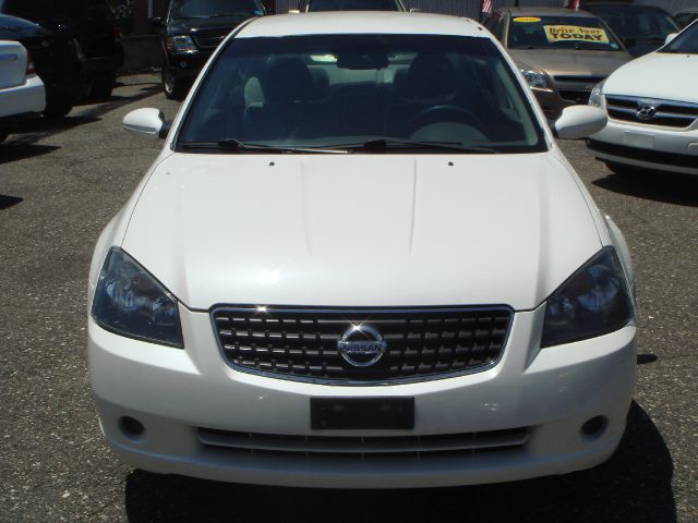 Nissan Altima Pickupslt Quad Cab SWB 4WD 4x4 Truck Sedan