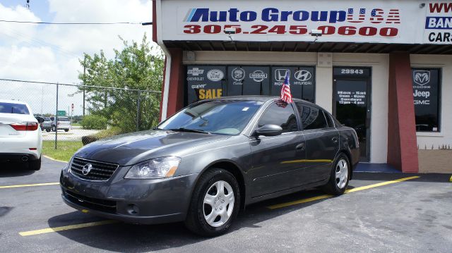 Nissan Altima Pickupslt Quad Cab SWB 4WD 4x4 Truck Sedan