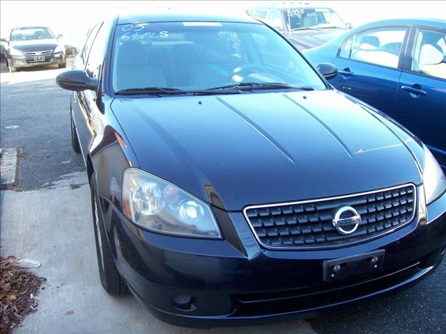 Nissan Altima Pickupslt Quad Cab SWB 4WD 4x4 Truck Sedan