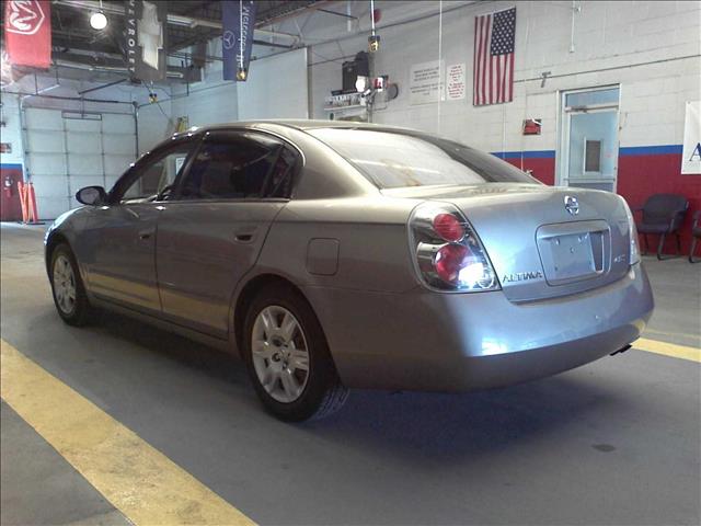 Nissan Altima 4x4 Truck Sedan