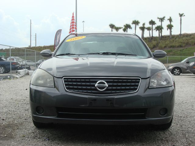 Nissan Altima Pickupslt Quad Cab SWB 4WD 4x4 Truck Sedan