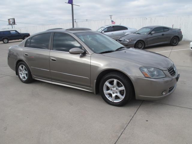 Nissan Altima 2005 photo 2