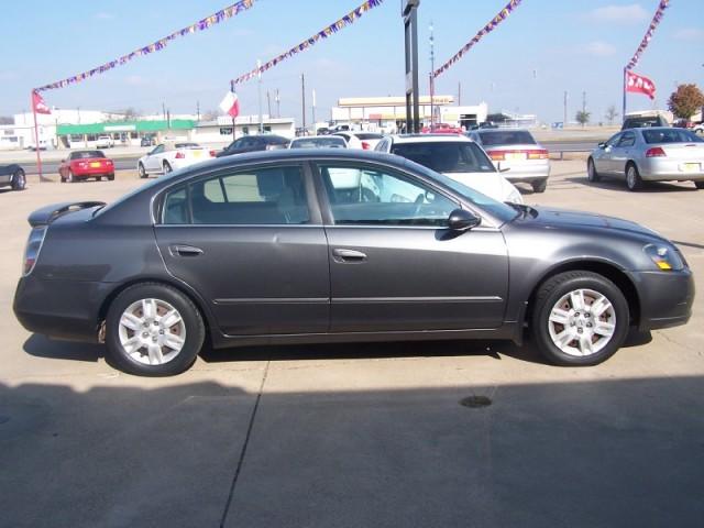 Nissan Altima 2005 photo 2