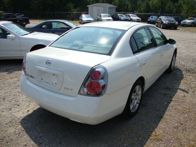 Nissan Altima 2005 photo 2