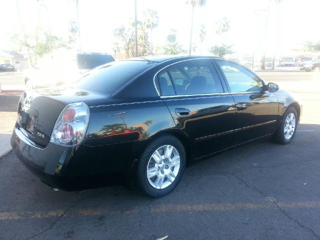 Nissan Altima Pickupslt Quad Cab SWB 4WD 4x4 Truck Sedan