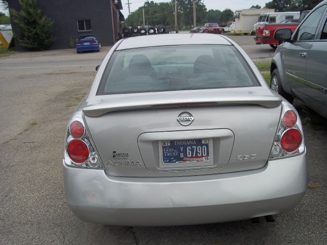 Nissan Altima SE Sedan