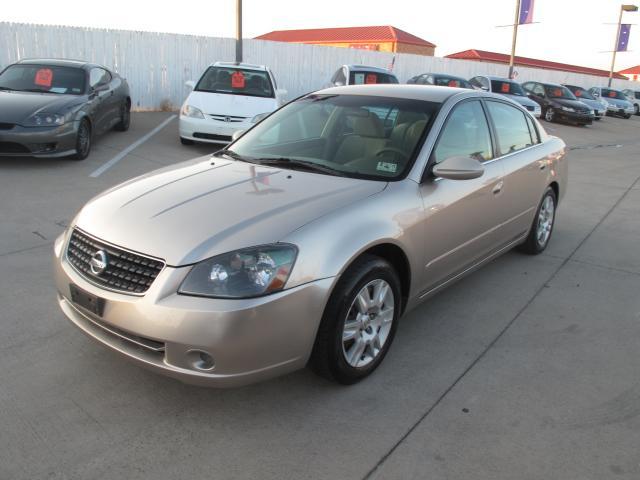 Nissan Altima Pickupslt Quad Cab SWB 4WD 4x4 Truck Unspecified