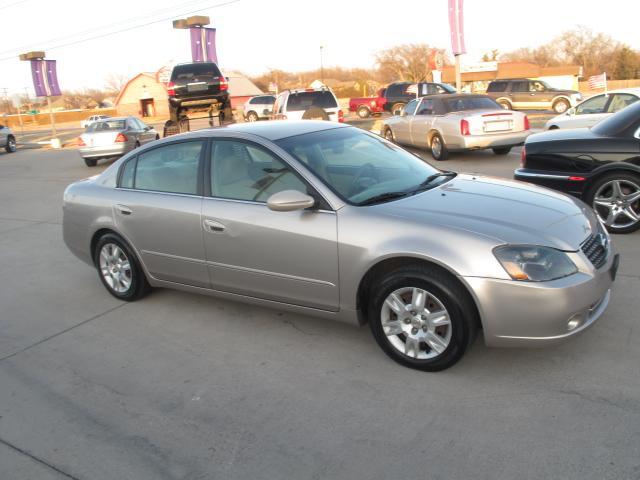 Nissan Altima 2005 photo 2