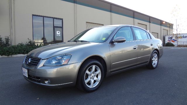 Nissan Altima 2005 photo 2