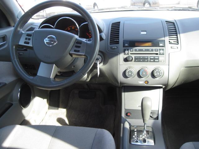 Nissan Altima 2005 photo 2