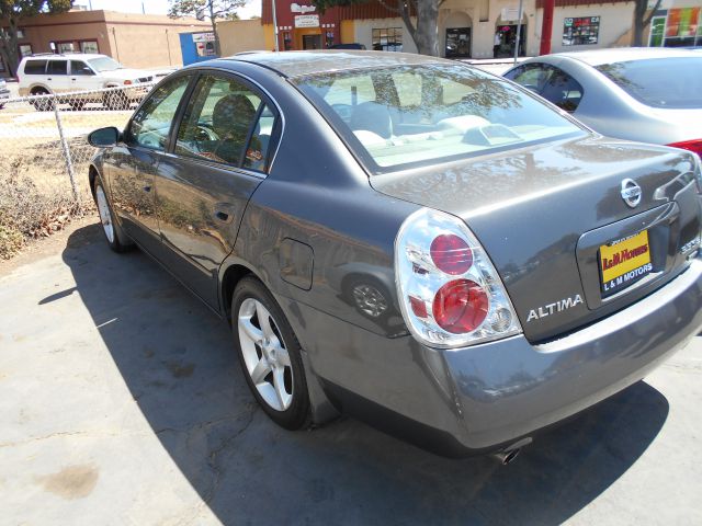 Nissan Altima 2005 photo 2