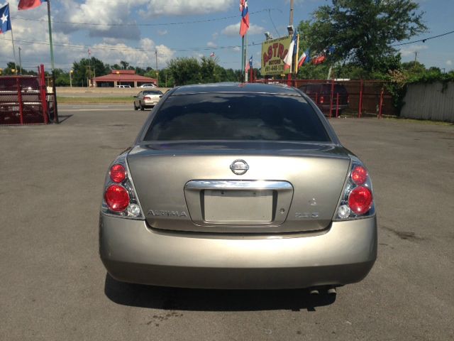 Nissan Altima 2005 photo 2