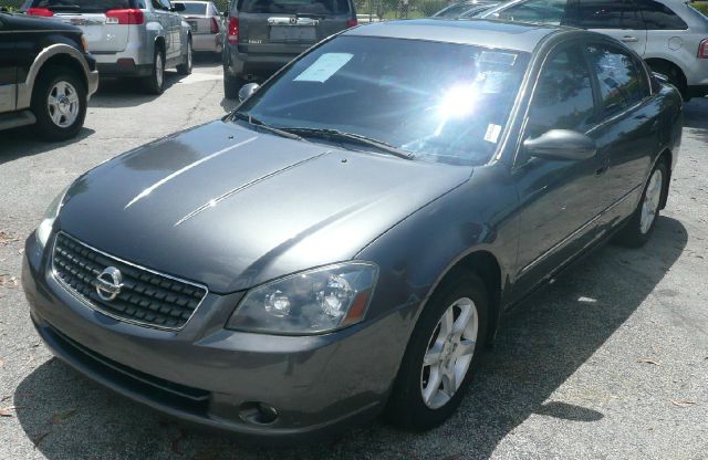 Nissan Altima SLT Quad Cab 2WD Sedan