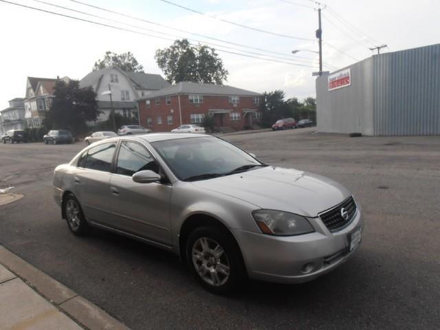 Nissan Altima 2005 photo 2