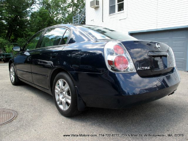 Nissan Altima Pickupslt Quad Cab SWB 4WD 4x4 Truck Sedan