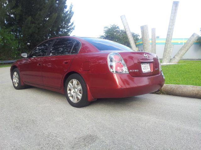 Nissan Altima Pickupslt Quad Cab SWB 4WD 4x4 Truck Sedan