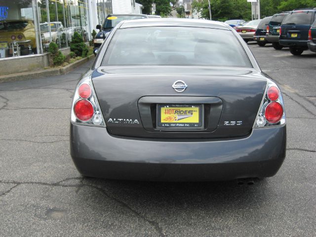 Nissan Altima 2005 photo 2