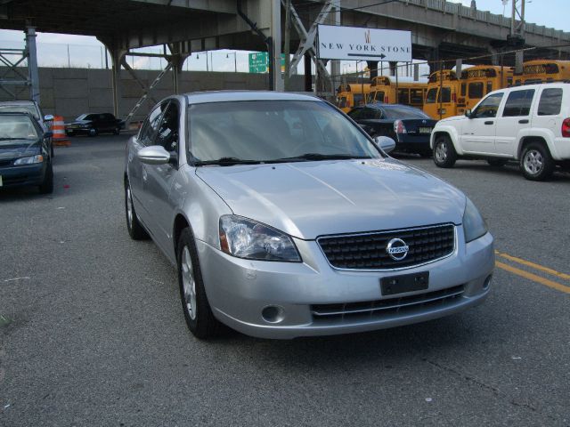 Nissan Altima Pickupslt Quad Cab SWB 4WD 4x4 Truck Sedan