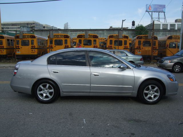 Nissan Altima 2005 photo 2