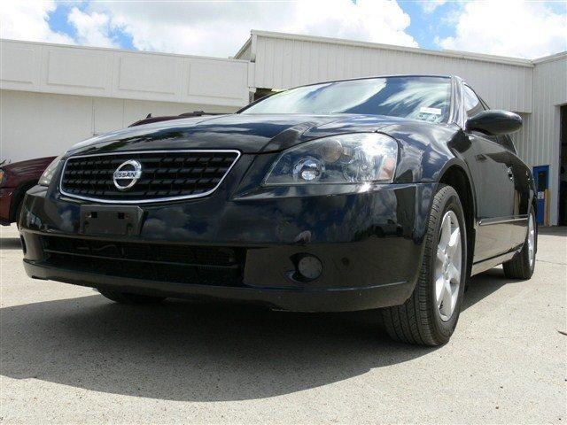 Nissan Altima Pickupslt Quad Cab SWB 4WD 4x4 Truck Sedan