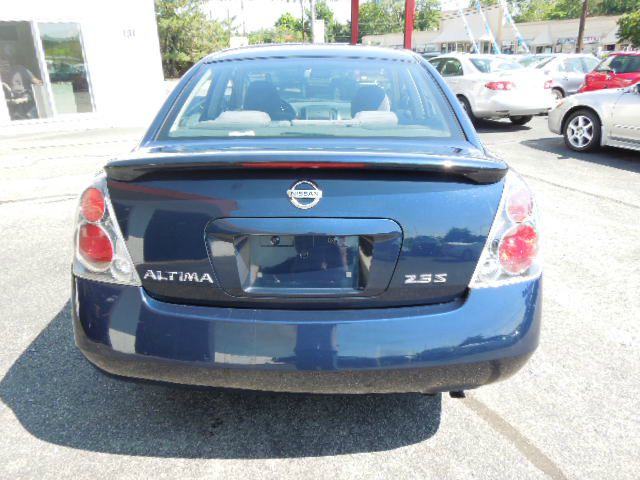 Nissan Altima Pickupslt Quad Cab SWB 4WD 4x4 Truck Sedan