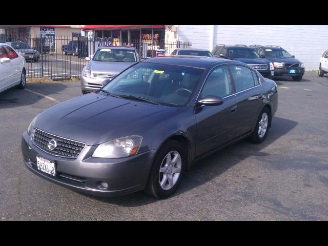 Nissan Altima 2005 photo 2