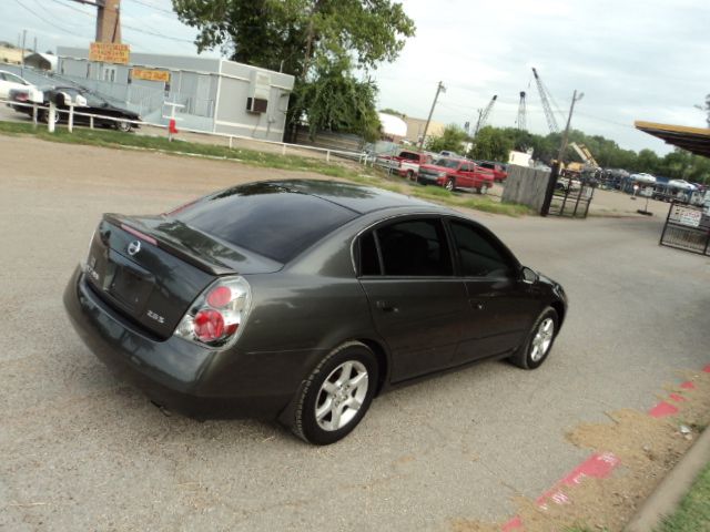 Nissan Altima 2WD Crew Cab 140.5 Laramie Sedan