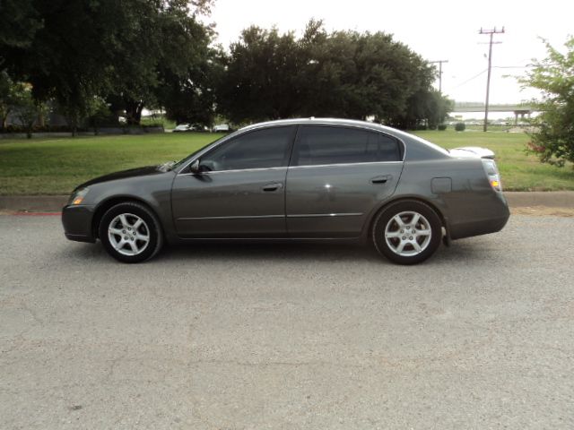 Nissan Altima 2005 photo 2