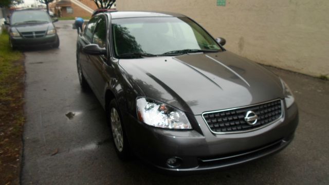 Nissan Altima Pickupslt Quad Cab SWB 4WD 4x4 Truck Sedan