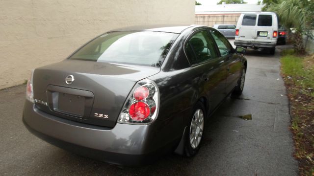 Nissan Altima 2005 photo 2