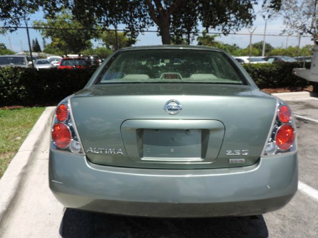 Nissan Altima Pickupslt Quad Cab SWB 4WD 4x4 Truck Sedan