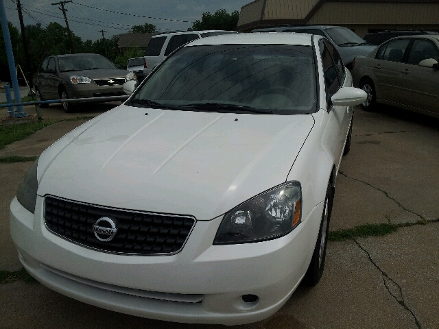 Nissan Altima Pickupslt Quad Cab SWB 4WD 4x4 Truck Sedan