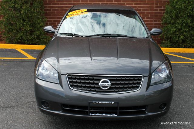 Nissan Altima Pickupslt Quad Cab SWB 4WD 4x4 Truck Sedan