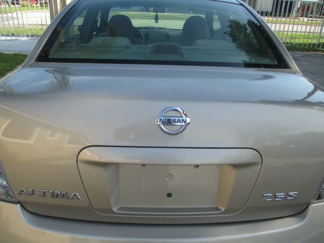 Nissan Altima Pickupslt Quad Cab SWB 4WD 4x4 Truck Sedan