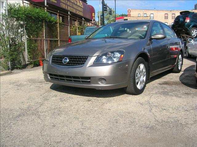 Nissan Altima Pickupslt Quad Cab SWB 4WD 4x4 Truck Sedan