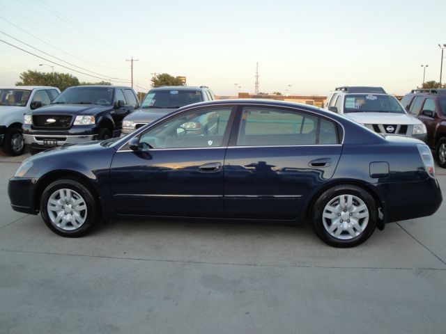 Nissan Altima Pickupslt Quad Cab SWB 4WD 4x4 Truck Sedan