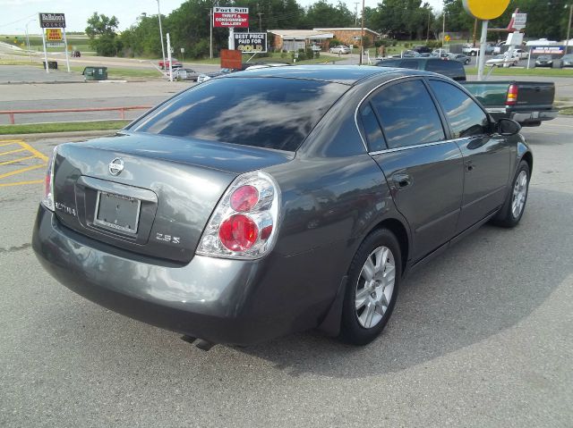 Nissan Altima Pickupslt Quad Cab SWB 4WD 4x4 Truck Sedan