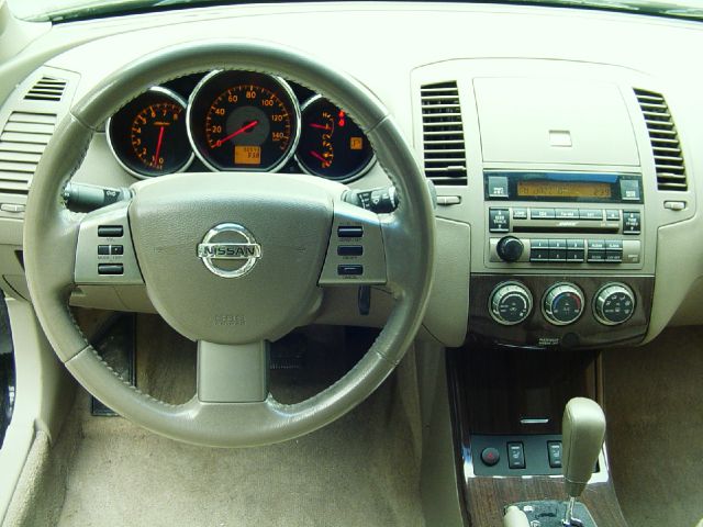 Nissan Altima SLT Quad Cab 2WD Sedan